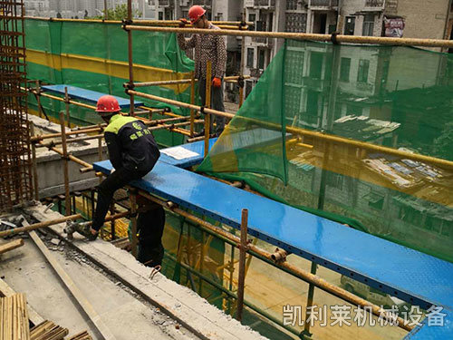 爬架安全网的分类和使用注意事项